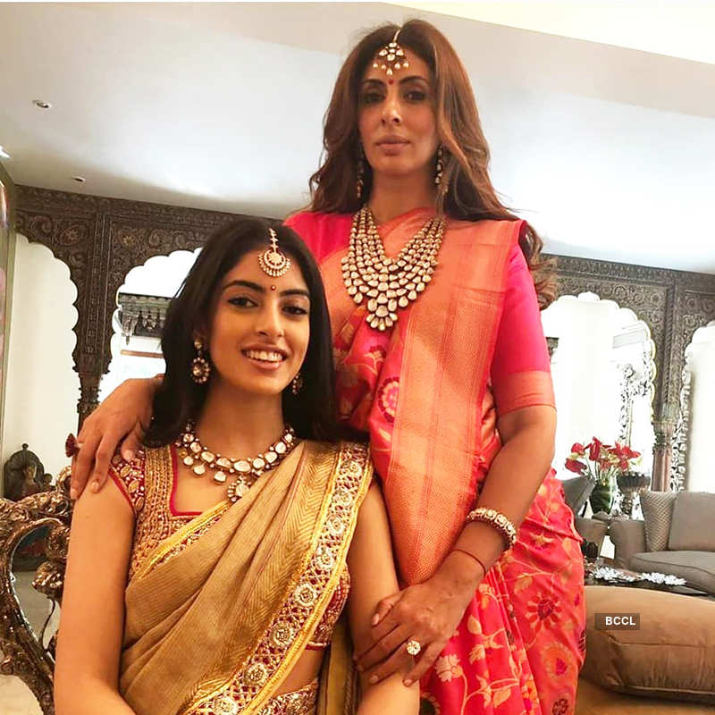 Navya Naveli Nanda is a stunner in saree, flaunts her 'white hair' in new elegant pictures