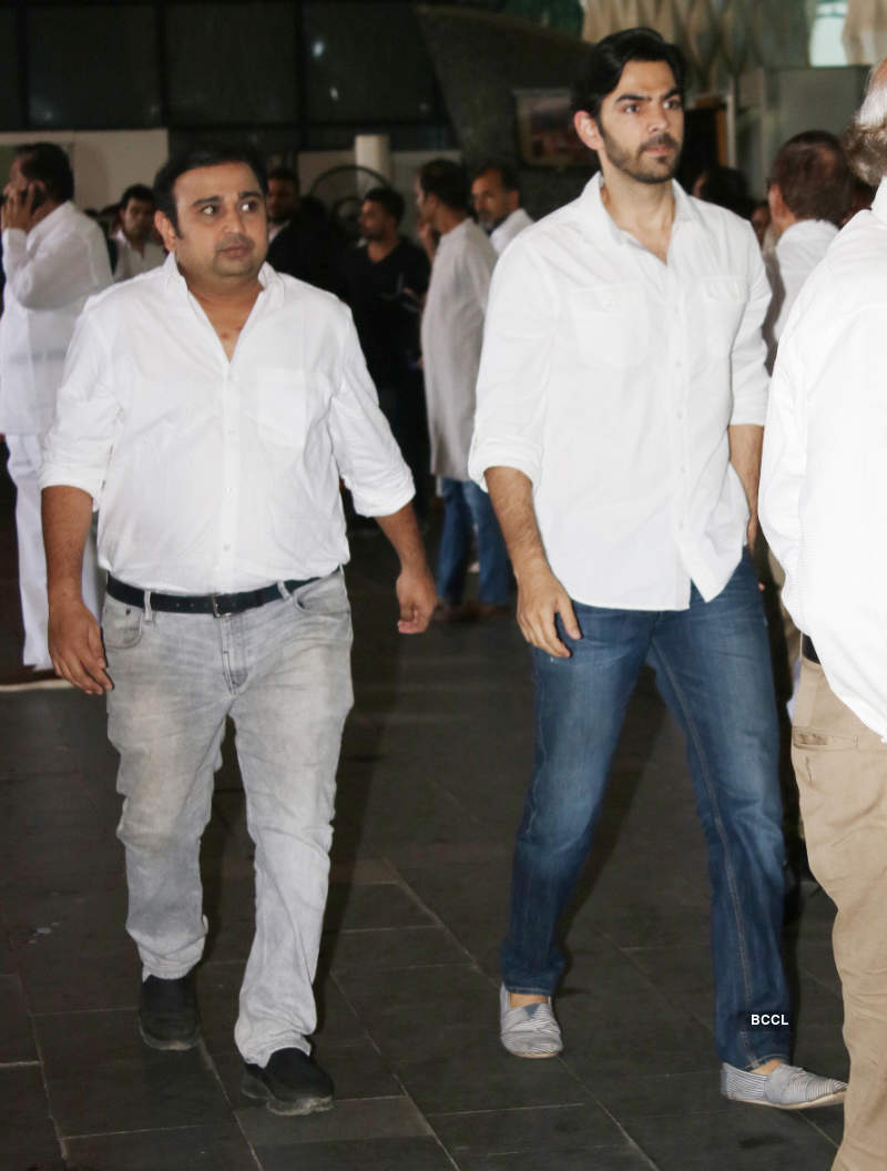 Salman Khan, Tabu, Madhuri Dixit and other celebs attend Raj Kumar Barjatya's prayer meet