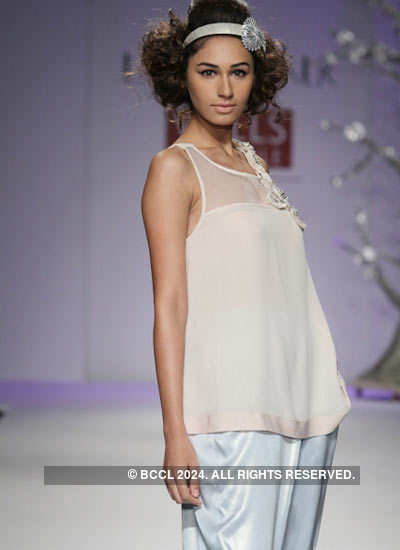 WIFW' 11: Urvashi Kaur