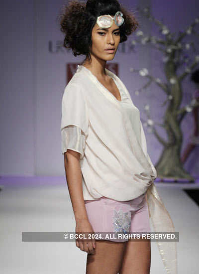 WIFW' 11: Urvashi Kaur