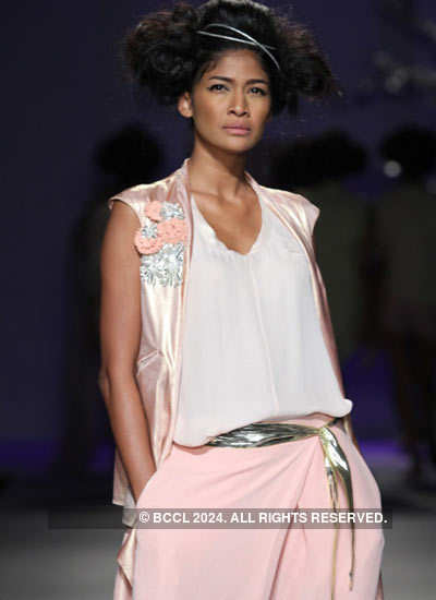 WIFW' 11: Urvashi Kaur