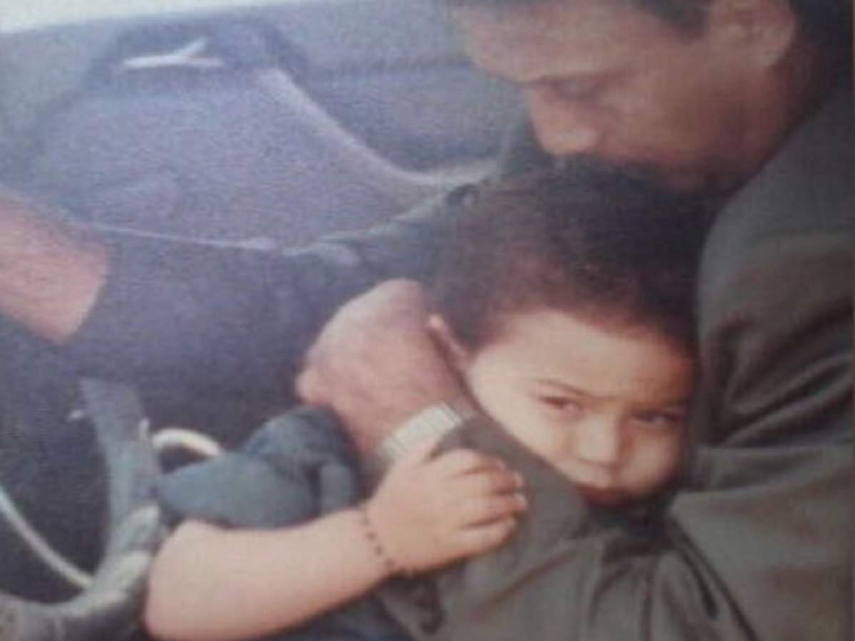 Throwback picture: Tiger Shroff looks adorable rested in his father Jackie Shroff's arms