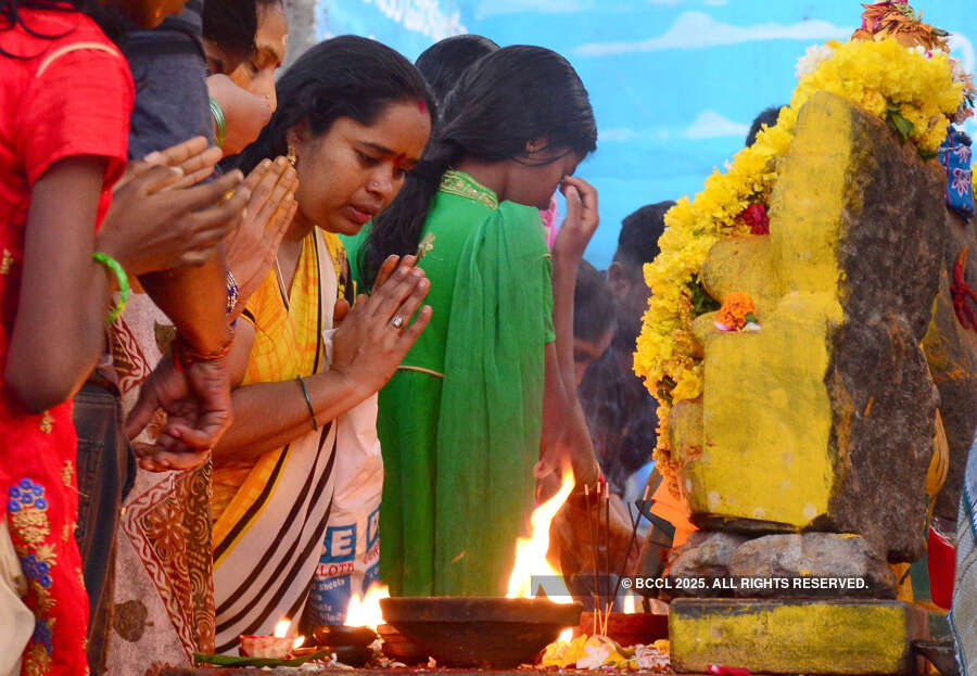 30 devotional photos from Maha Shivratri celebrations