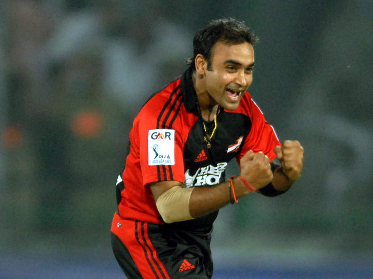 Photos: Hat trick in IPL history: Amit Mishra and Yuvraj Singh ...