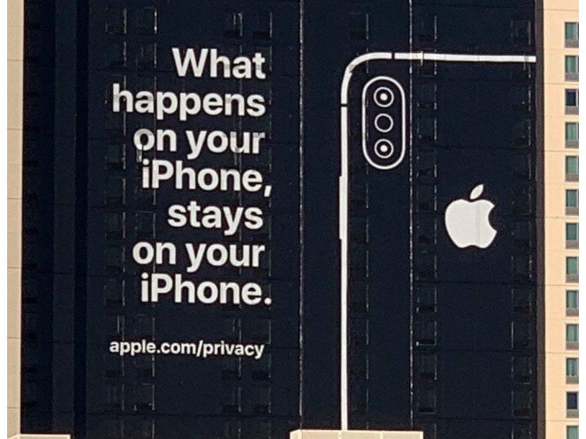 Phones happens. Apple privacy. Apple iphone конфиденциальность реклама. Dostozai ad Apple.