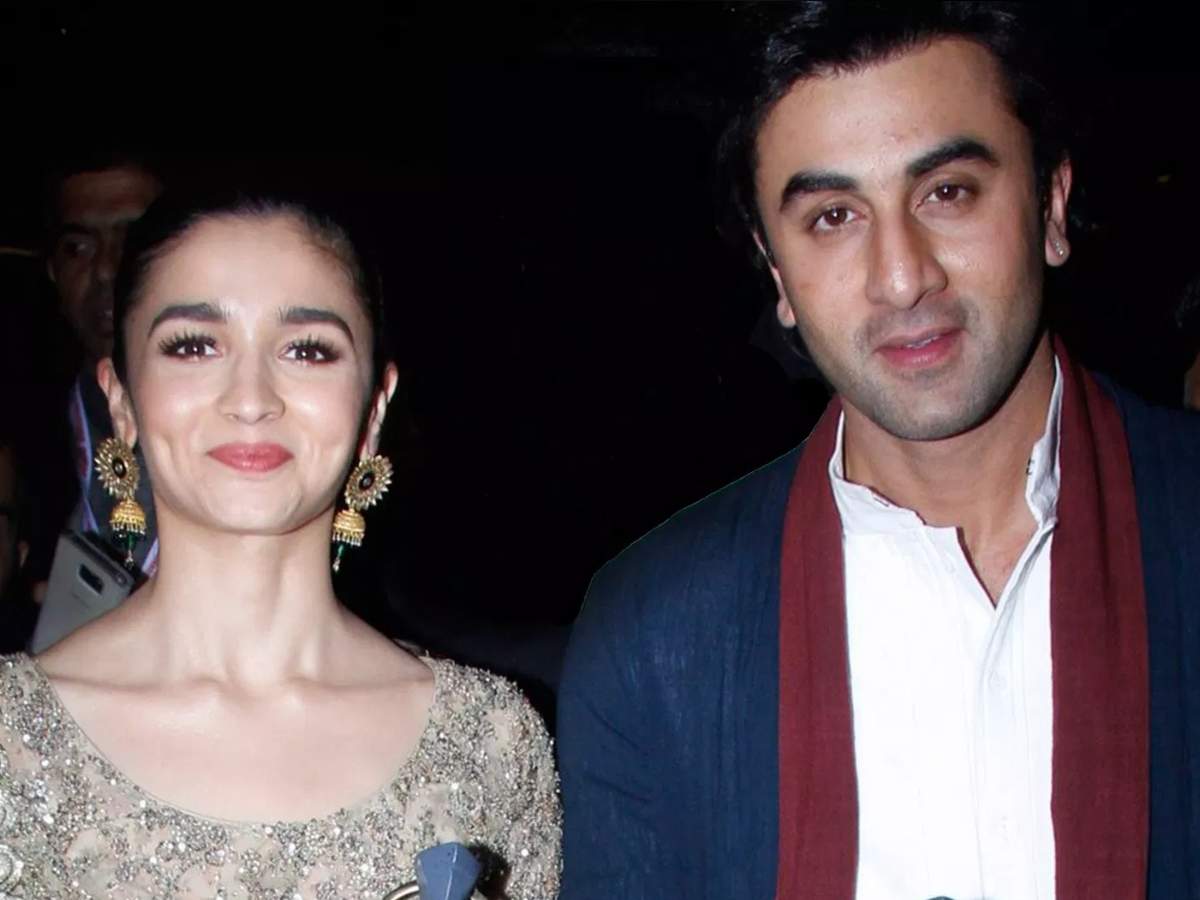 ​Ranbir Kapoor and Alia Bhatt's families to finalise the marriage date after Rishi Kapoor's return from the US?