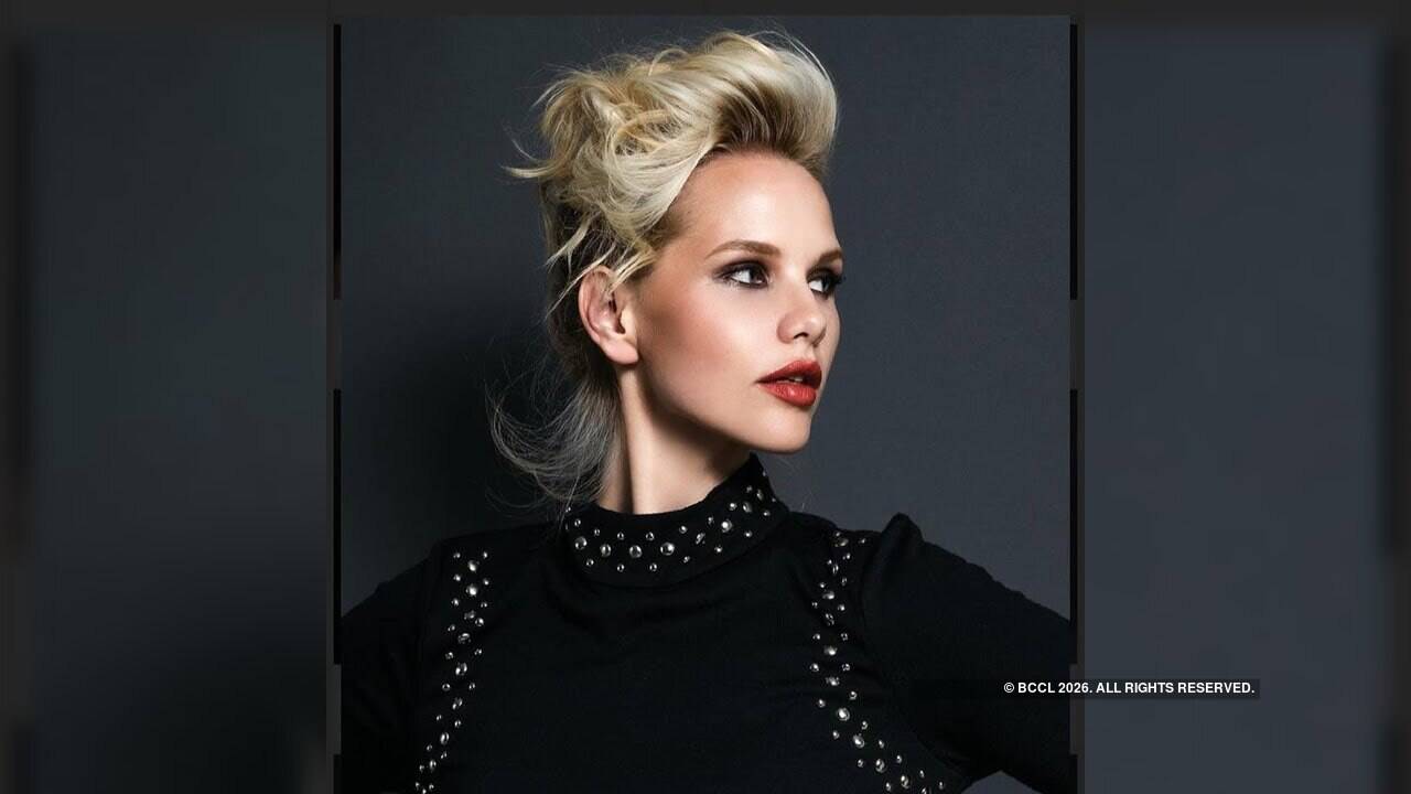 Bodypositive model Elly Mayday dies at 30 from ovarian cancer