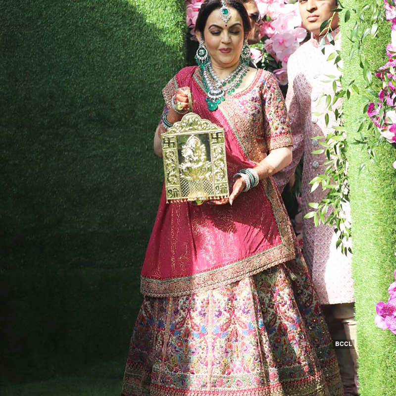 Here are the first photos of Akash Ambani and Shloka Mehta as groom and bride