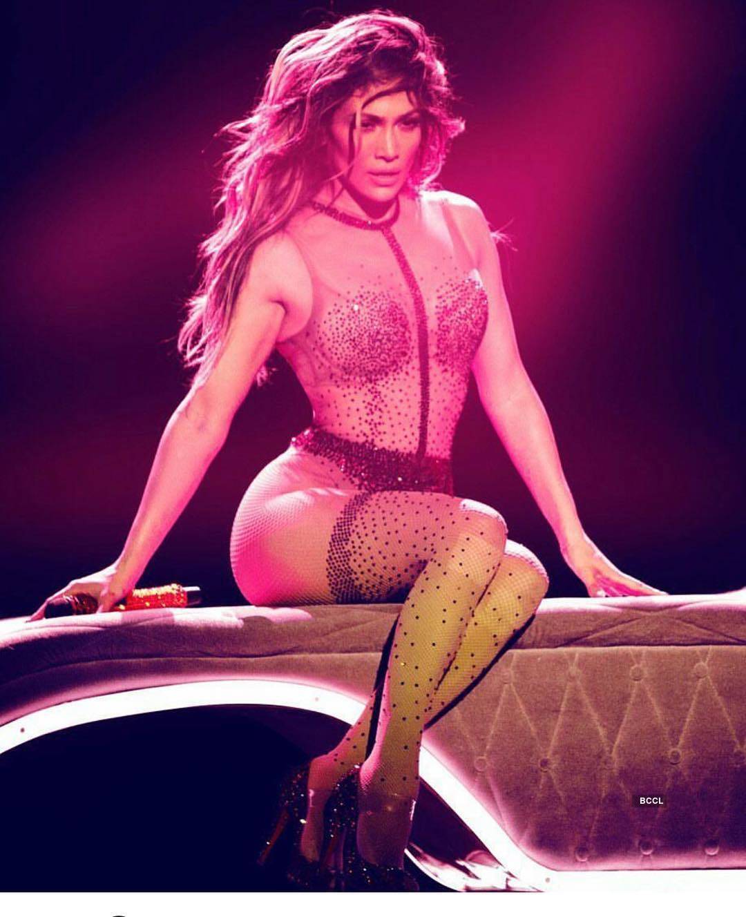 Singer Jennifer Lopez steams up the cyberspace with her bewitching pictures