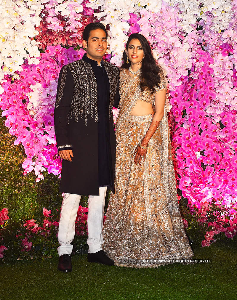 Newly-weds Akash Ambani and Shloka Mehta burn the dance floor as Maroon 5 performs