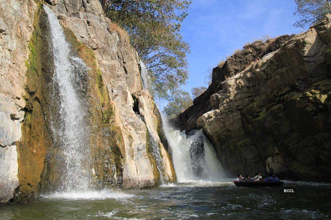 30 stunning pictures that will make you want to visit spectacular Hogenakkal Falls