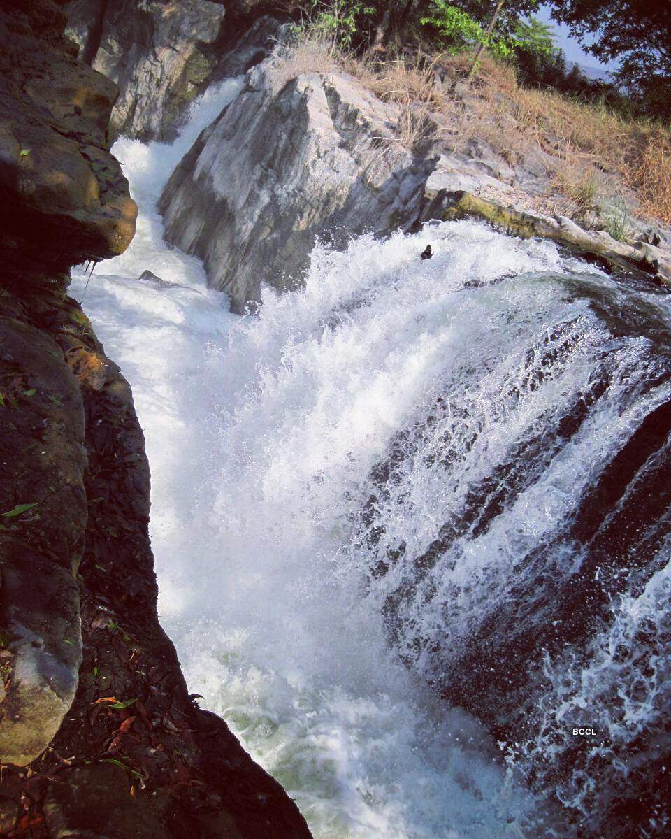 30 stunning pictures that will make you want to visit spectacular Hogenakkal Falls