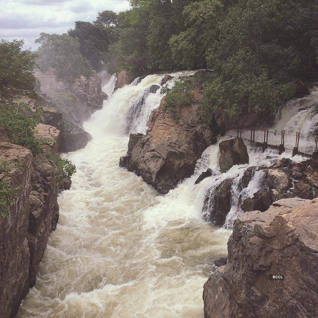 30 stunning pictures that will make you want to visit spectacular Hogenakkal Falls