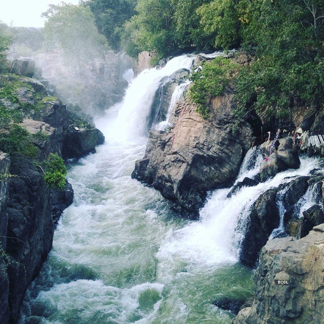 30 stunning pictures that will make you want to visit spectacular Hogenakkal Falls