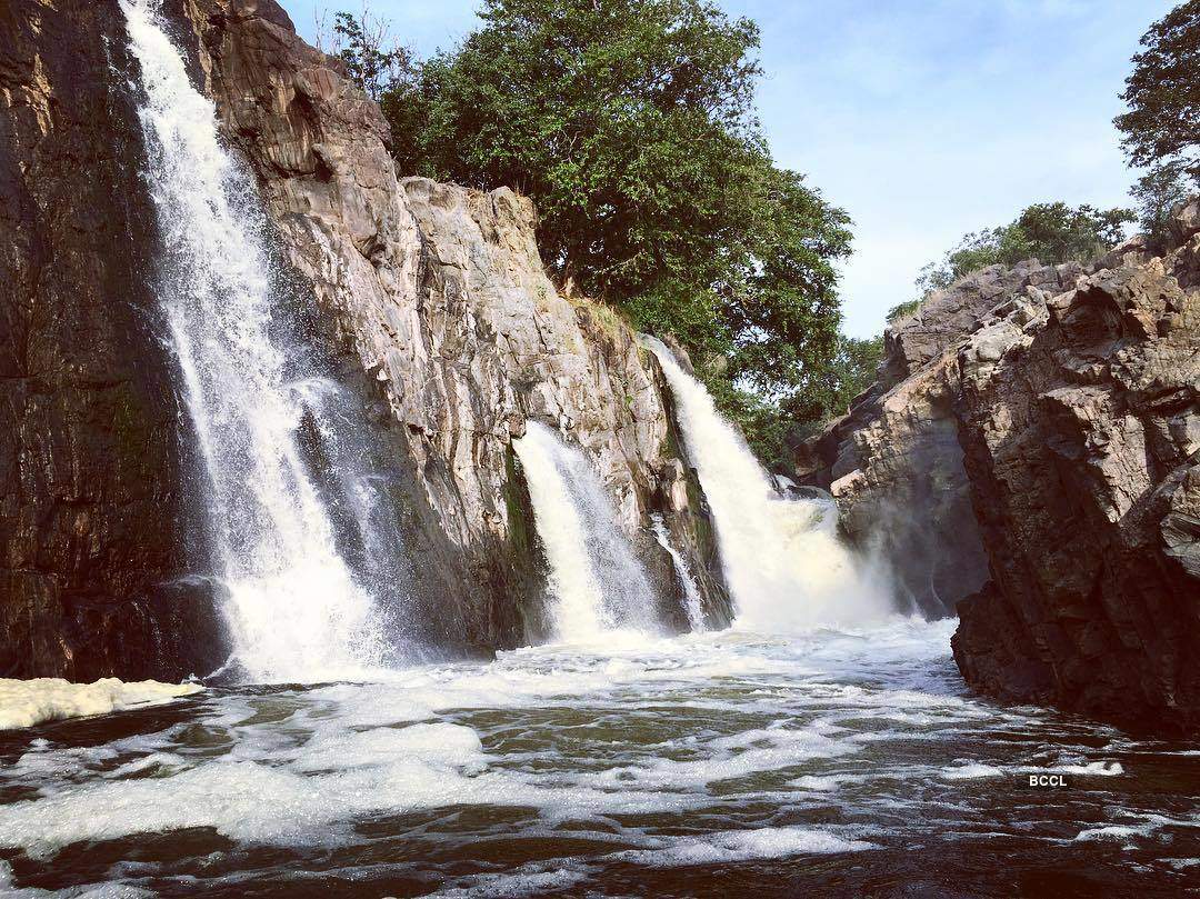 30 stunning pictures that will make you want to visit spectacular Hogenakkal Falls