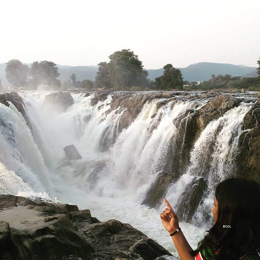 30 stunning pictures that will make you want to visit spectacular Hogenakkal Falls