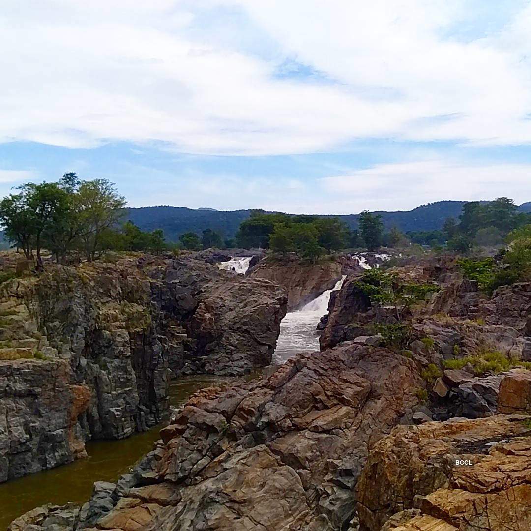 30 stunning pictures that will make you want to visit spectacular Hogenakkal Falls