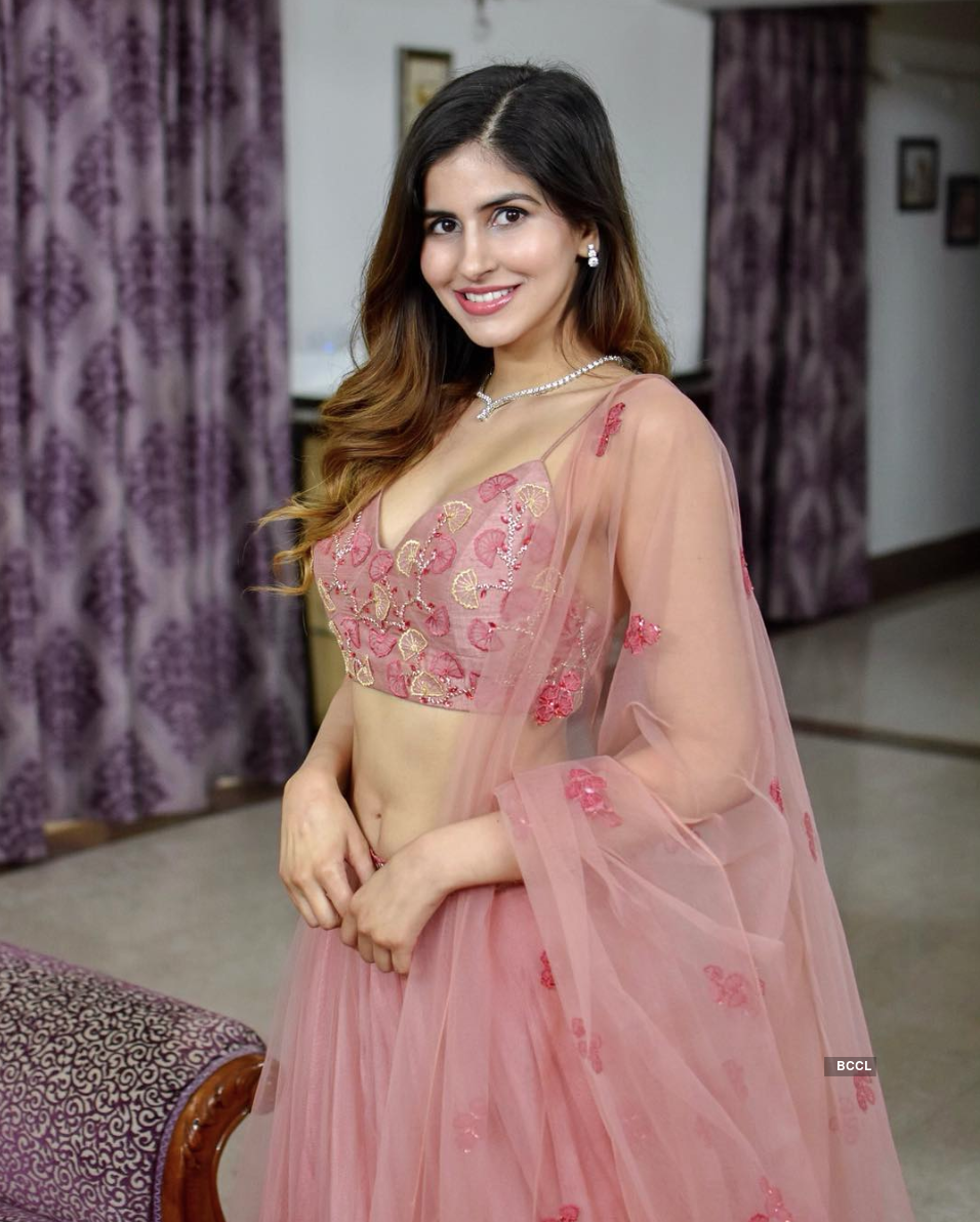 Stunning holiday pictures of the “Bom Diggy Diggy” girl Sakshi Malik who's a true diva in real life! Pics | Stunning holiday pictures of the “Bom Diggy Diggy” girl Sakshi Malik who's
