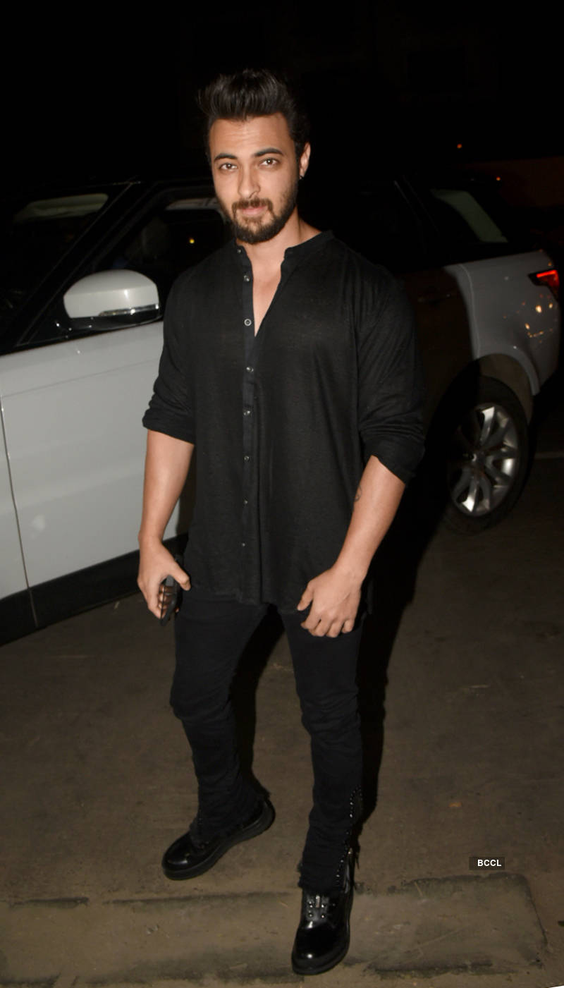 B-Town celebs glam-up Huma Qureshi's star-studded party