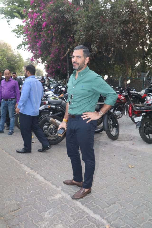   Sanjay Kapur [19659010]</pre>
[ad_2]
<br /><a href=