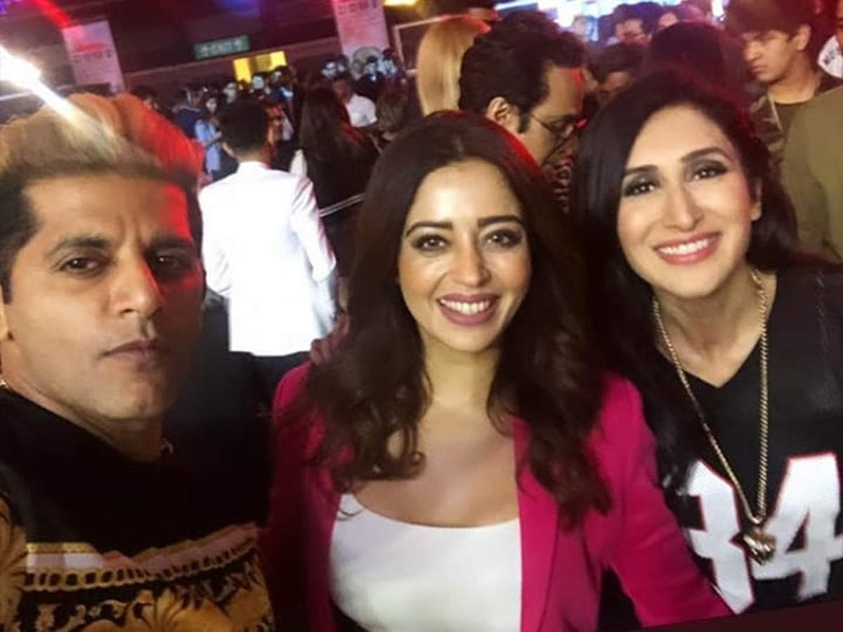   KV-Nehha "title =" KV-Nehha "/> </div>
<p>  Although Nehha has a good understanding with Dipika, Karanvir is related to Srishty Rode and others.</p>
<p>  Nehha was expelled early from the show. Upon returning from the show, Nehha had even attended a reunion party at Karanvir Bohra.</p>
<p>  Karanvir recently made headlines for adopting a new hairstyle and adopting a blonde appearance. He had a mixed reaction for the new look of the fans. Nehha and Karanvir are both absent from the television and are busy attending live events and appearing at parties.<br />

</div>
</pre>
</pre>
[ad_2]
<br /><a href=