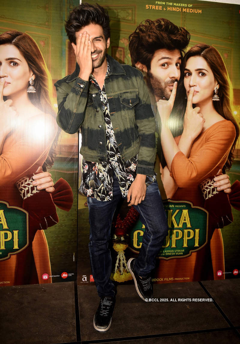 Kartik Aaryan celebrates success of the film ‘Luka Chuppi’ with Kriti Sanon and rumoured GF Ananya Panday