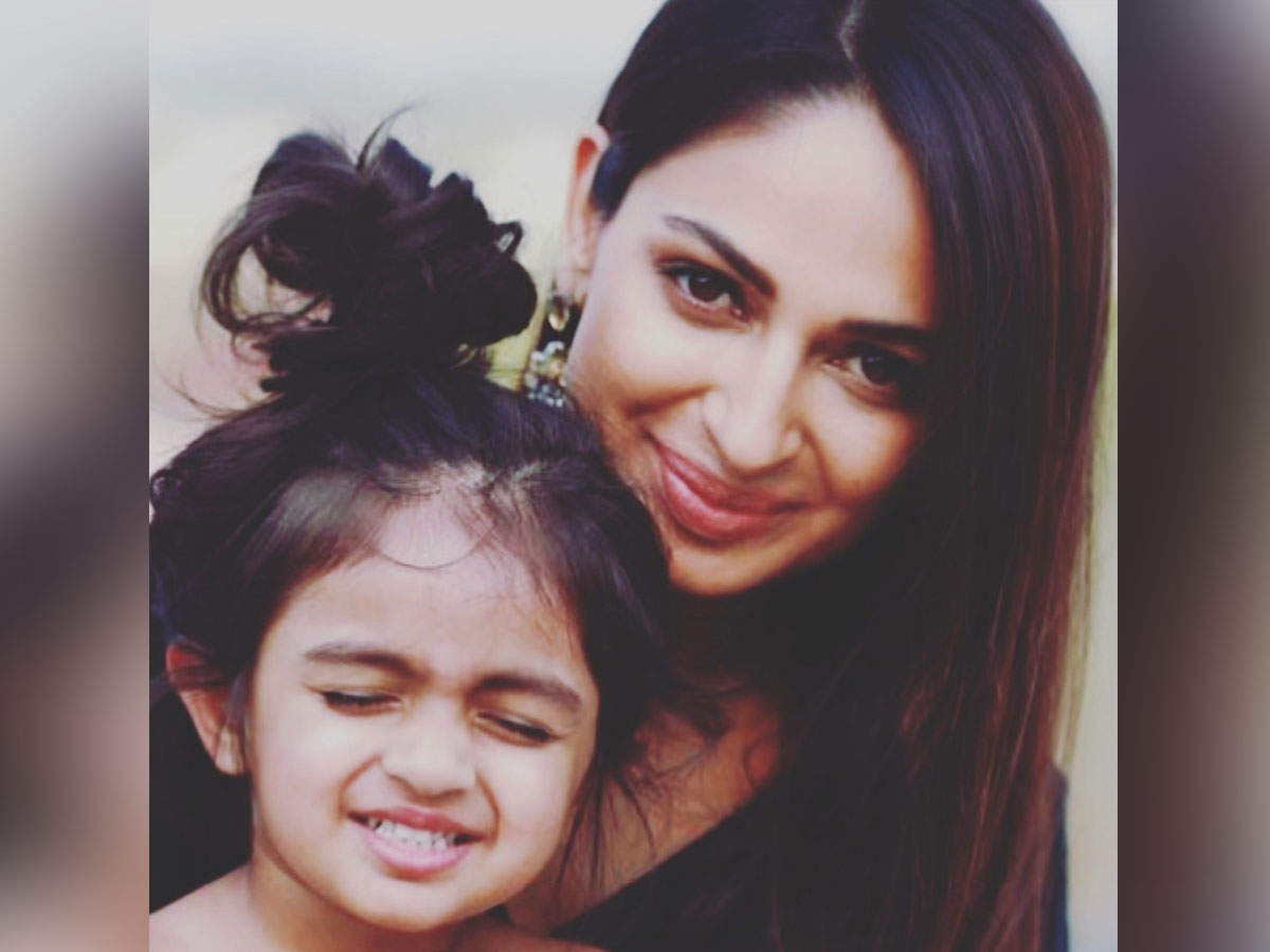 Pic: Rubina Bajwa calls her niece Anaya love at first sight
