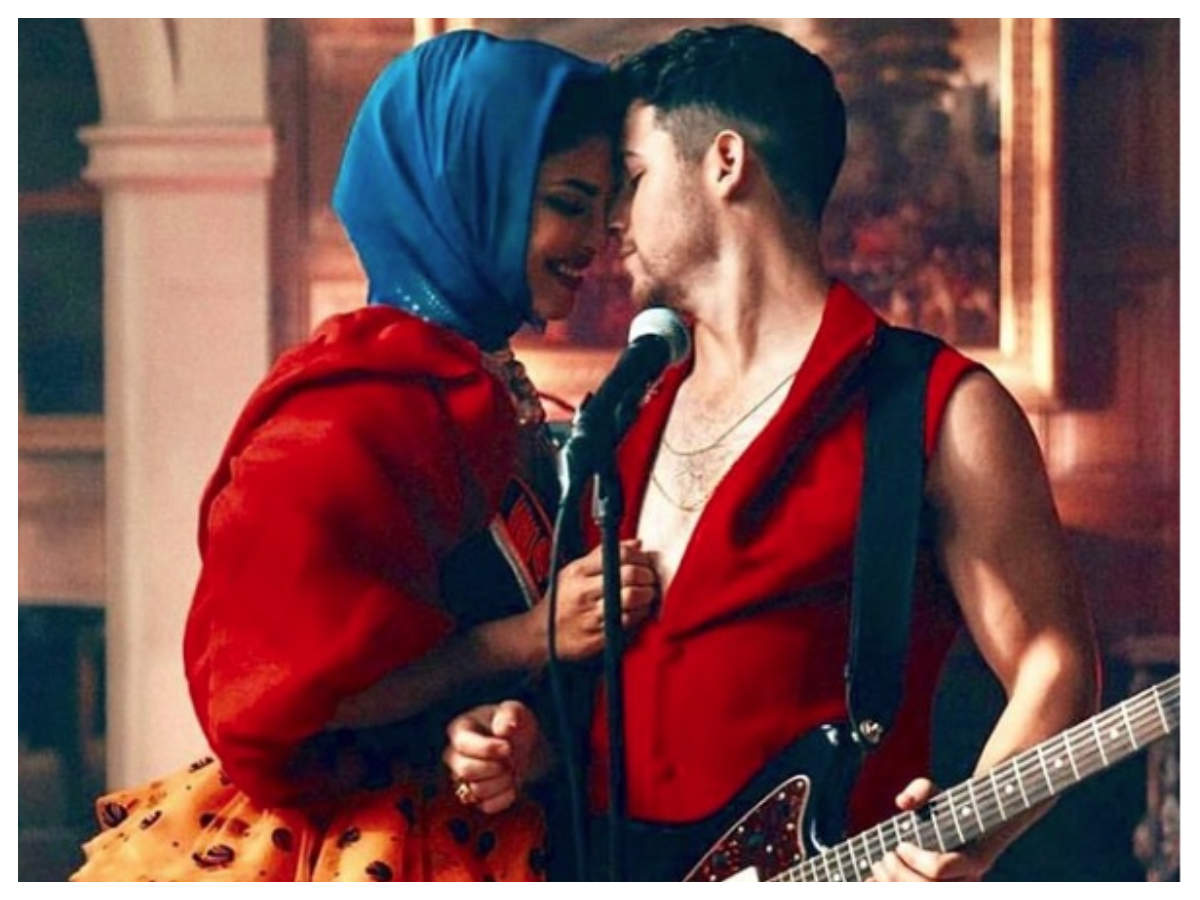 Photo: Priyanka Chopra’s latest picture with Nick Jonas is all about love