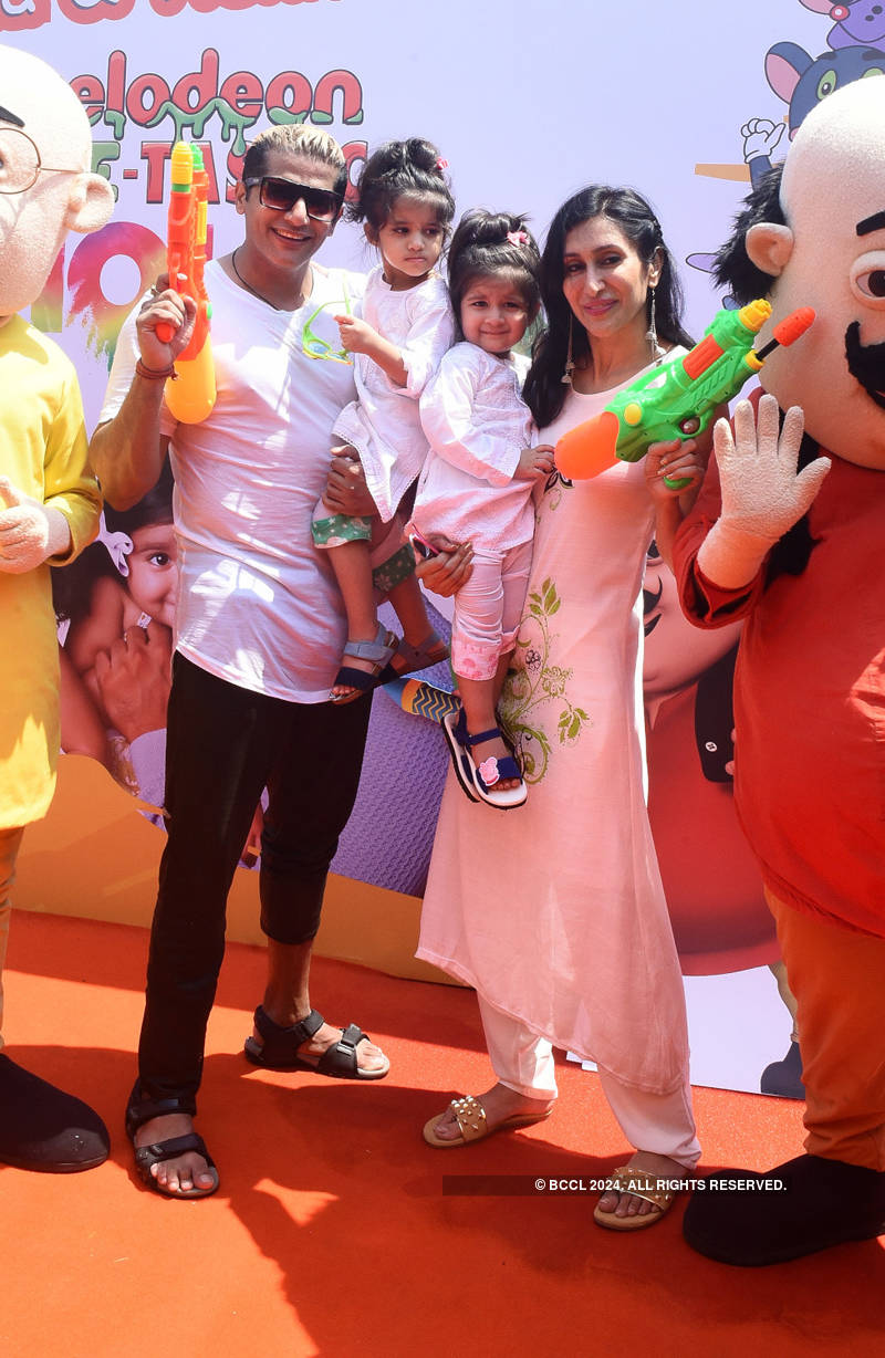 Karanvir Bohra hosts Holi party for adorable twins Vienna and Ray