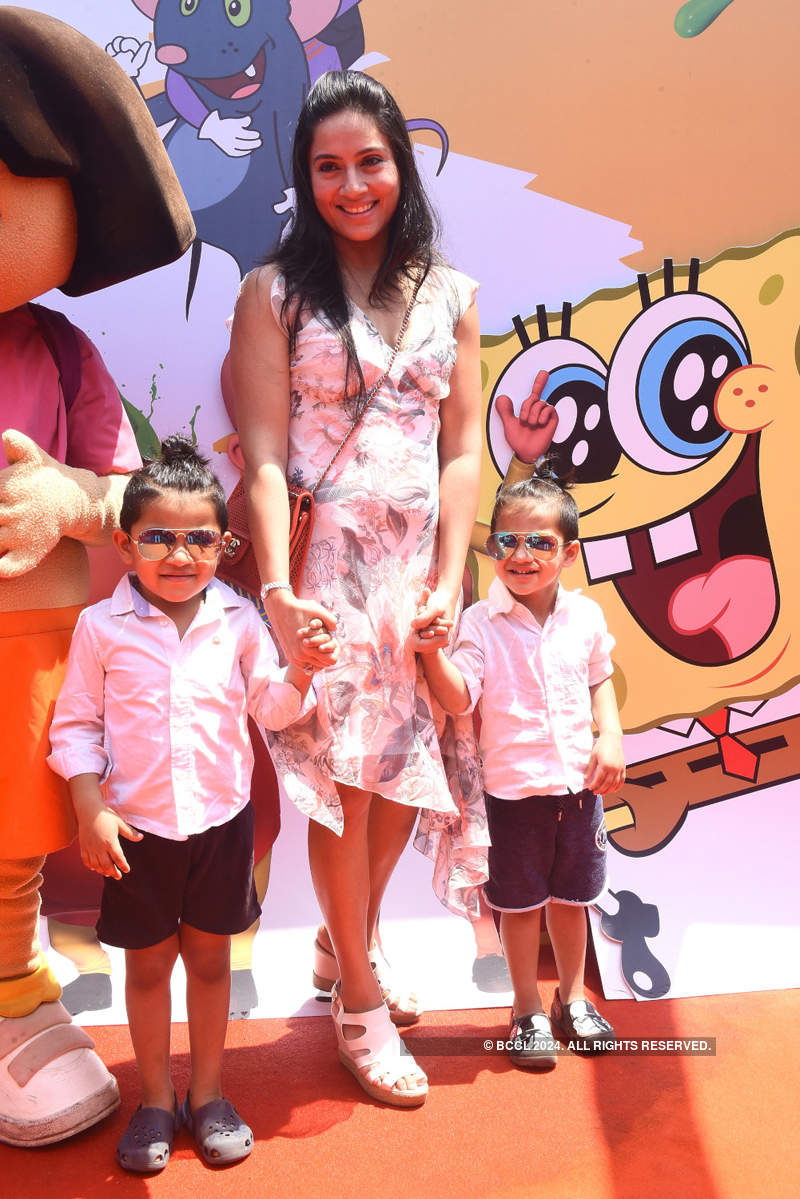 Kashmera Shah with her twins during a Holi party hosted by Karanvir