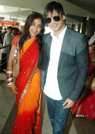 Vivek & Priyanka @ airport