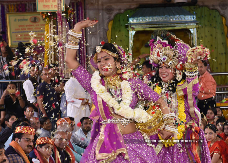 Devotees celebrate Faag Utsav in Jaipur