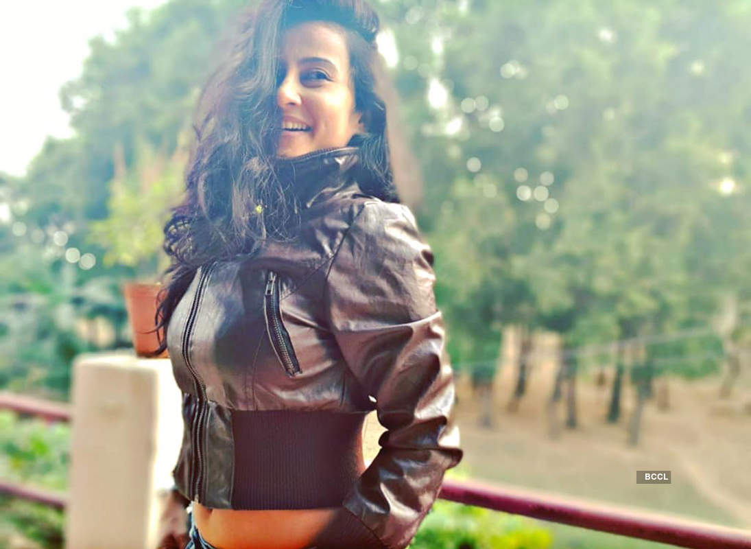 Alluring pictures of Monami Ghosh prove that she is a true fashionista