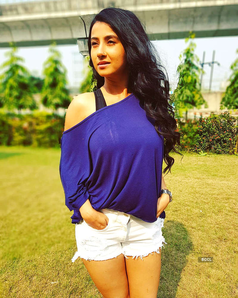 Alluring pictures of Monami Ghosh prove that she is a true fashionista
