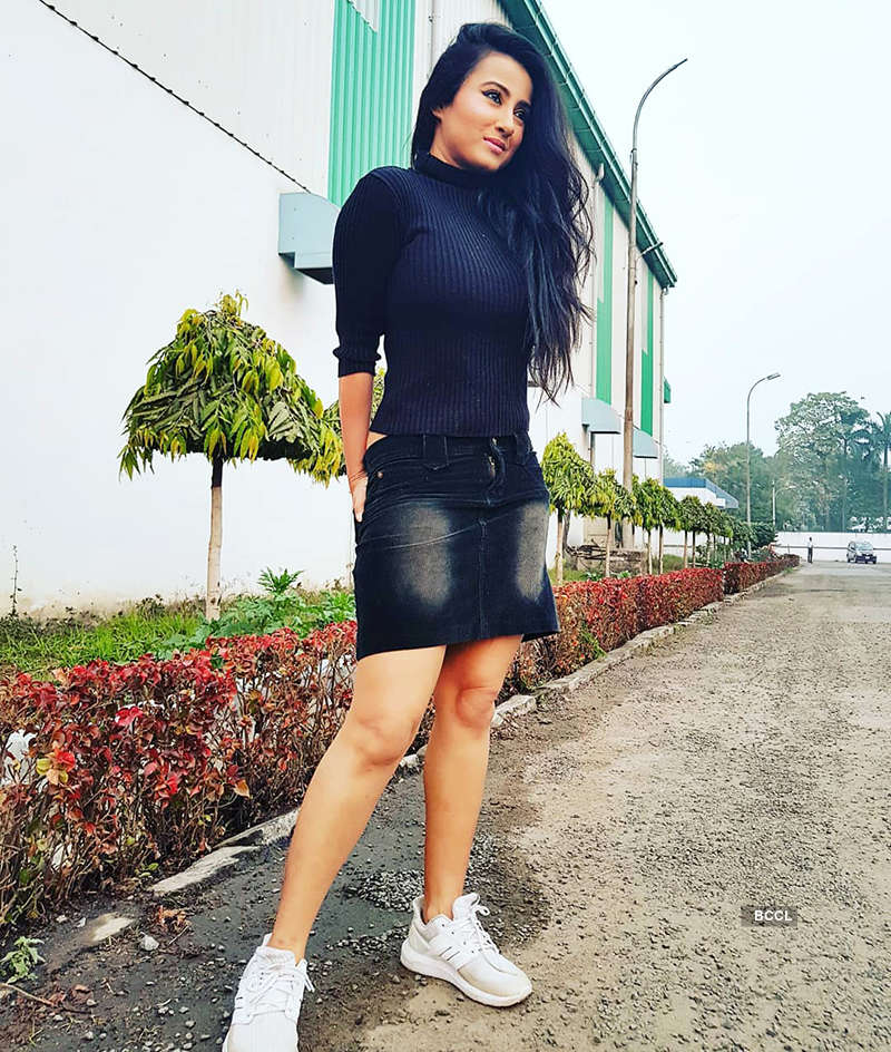 Alluring pictures of Monami Ghosh prove that she is a true fashionista