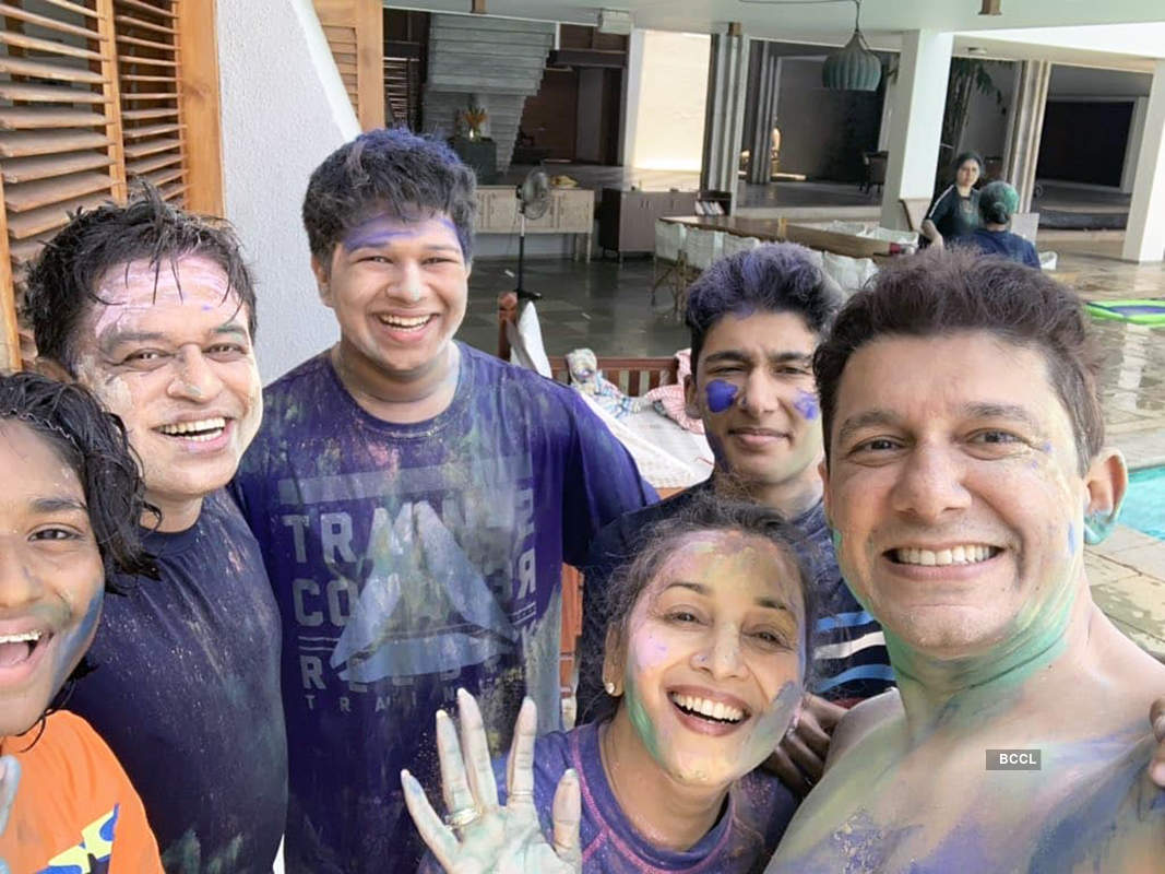 Lovebirds Farhan-Shibani, Arjun-Gabriella steal limelight at Bollywood’s starry Holi parties