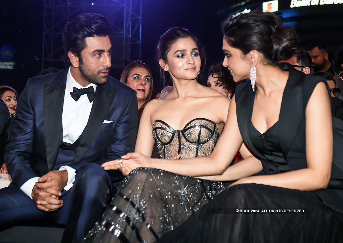 Kissing and hugging pictures of ex-flames Katrina, Ranbir & Deepika from Filmfare 2019 go viral