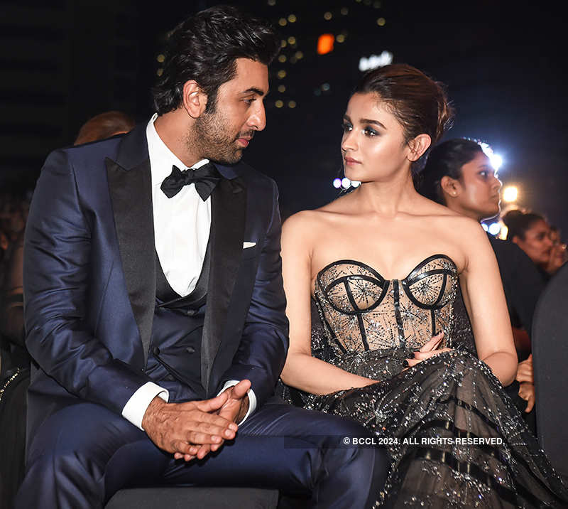 Kissing and hugging pictures of ex-flames Katrina, Ranbir & Deepika from Filmfare 2019 go viral