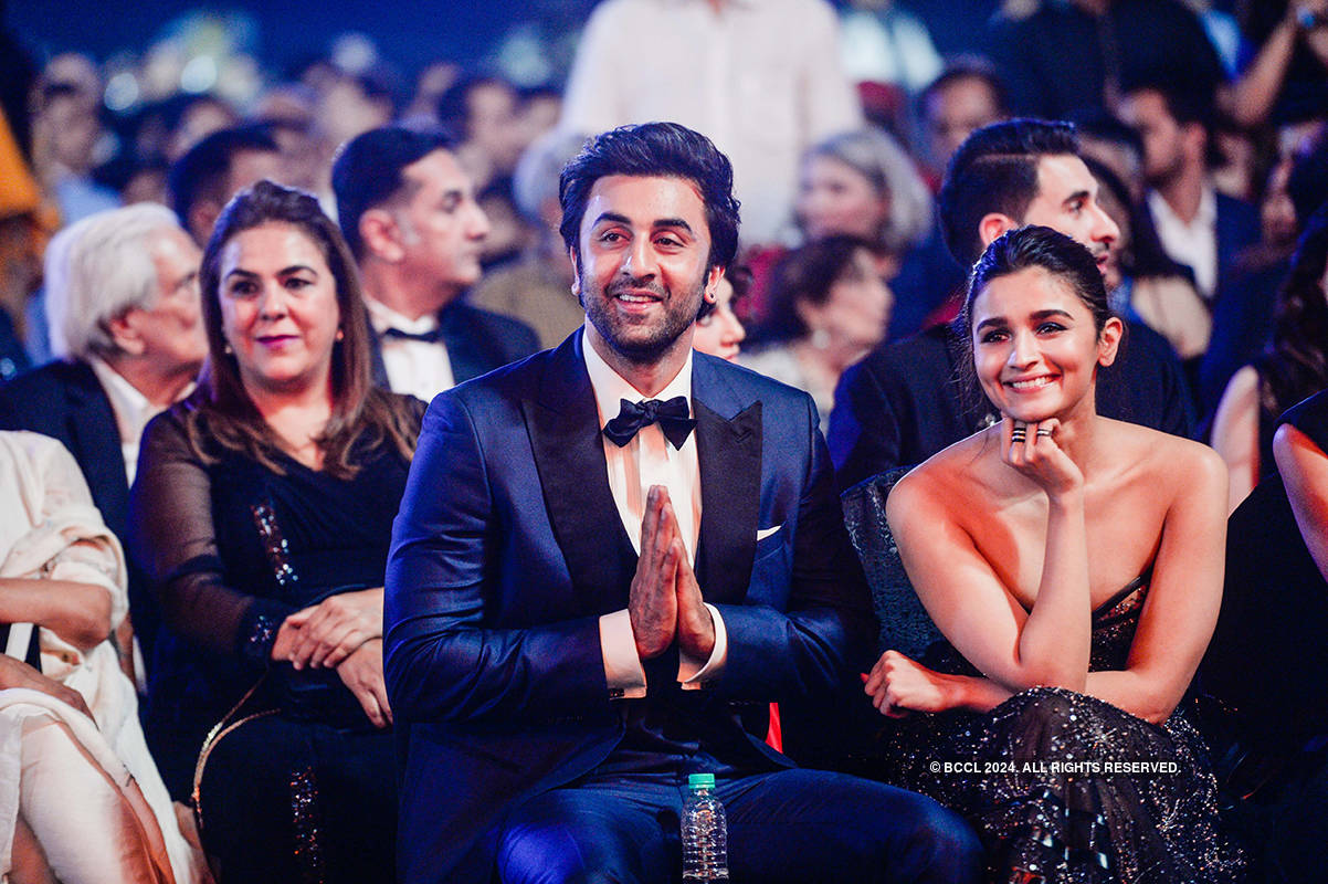 Kissing and hugging pictures of ex-flames Katrina, Ranbir & Deepika from Filmfare 2019 go viral