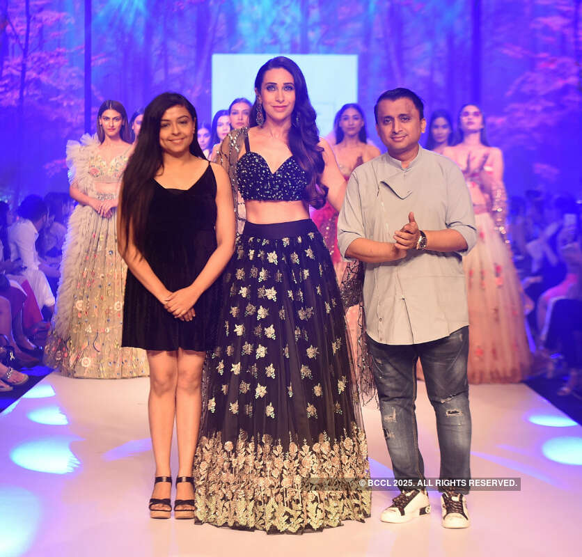 Karisma Kapoor Poses With Designer Anshu Jain And Sharad Jain On Day 2 Of The Bombay Times Fashion Week Held In Mumbai On March 23 2019 Photogallery