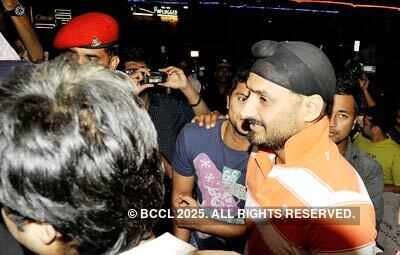 Dhoni watches movie with wife