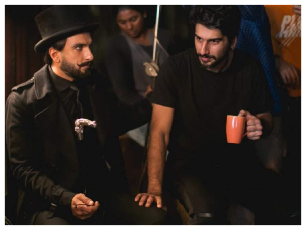 Photo: Ranveer Singh spotted sporting a mysterious avatar
