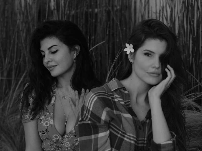 Jacqueline Fernandez shares a photo with her lookalike Amanda Cerny and fans just can't get enough of it