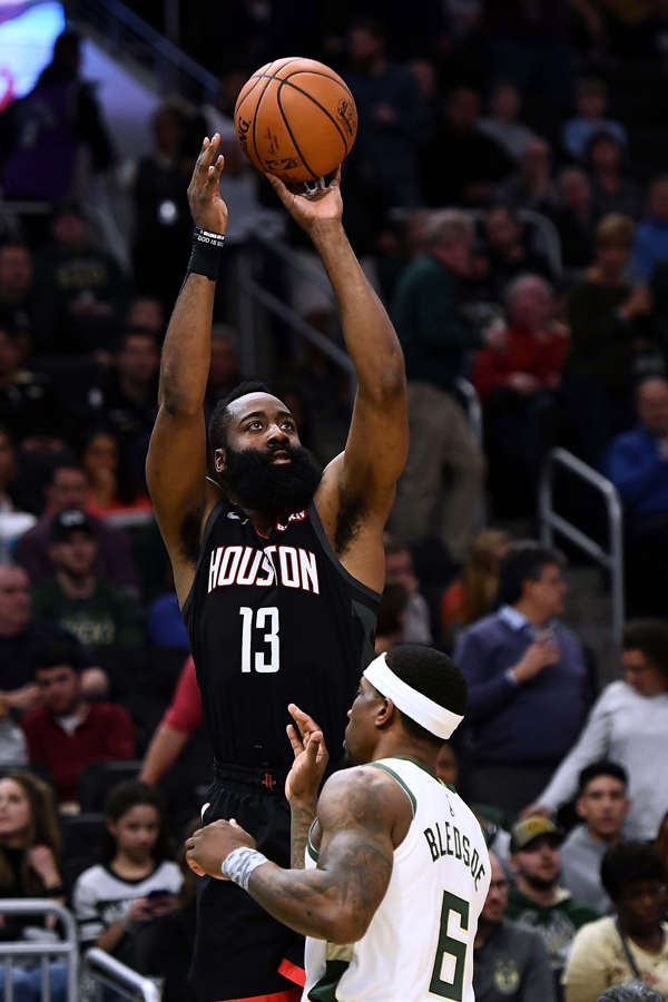 Bledsoe's points lead Bucks to win against Rockets