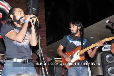 Split Band's performance 