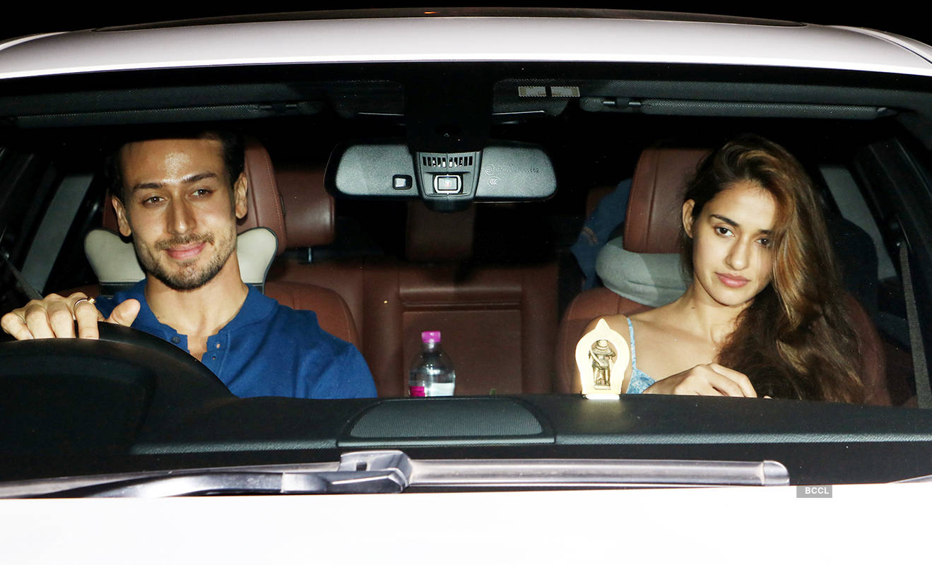 New pictures of Disha Patani & Tiger Shroff from their romantic dinner date