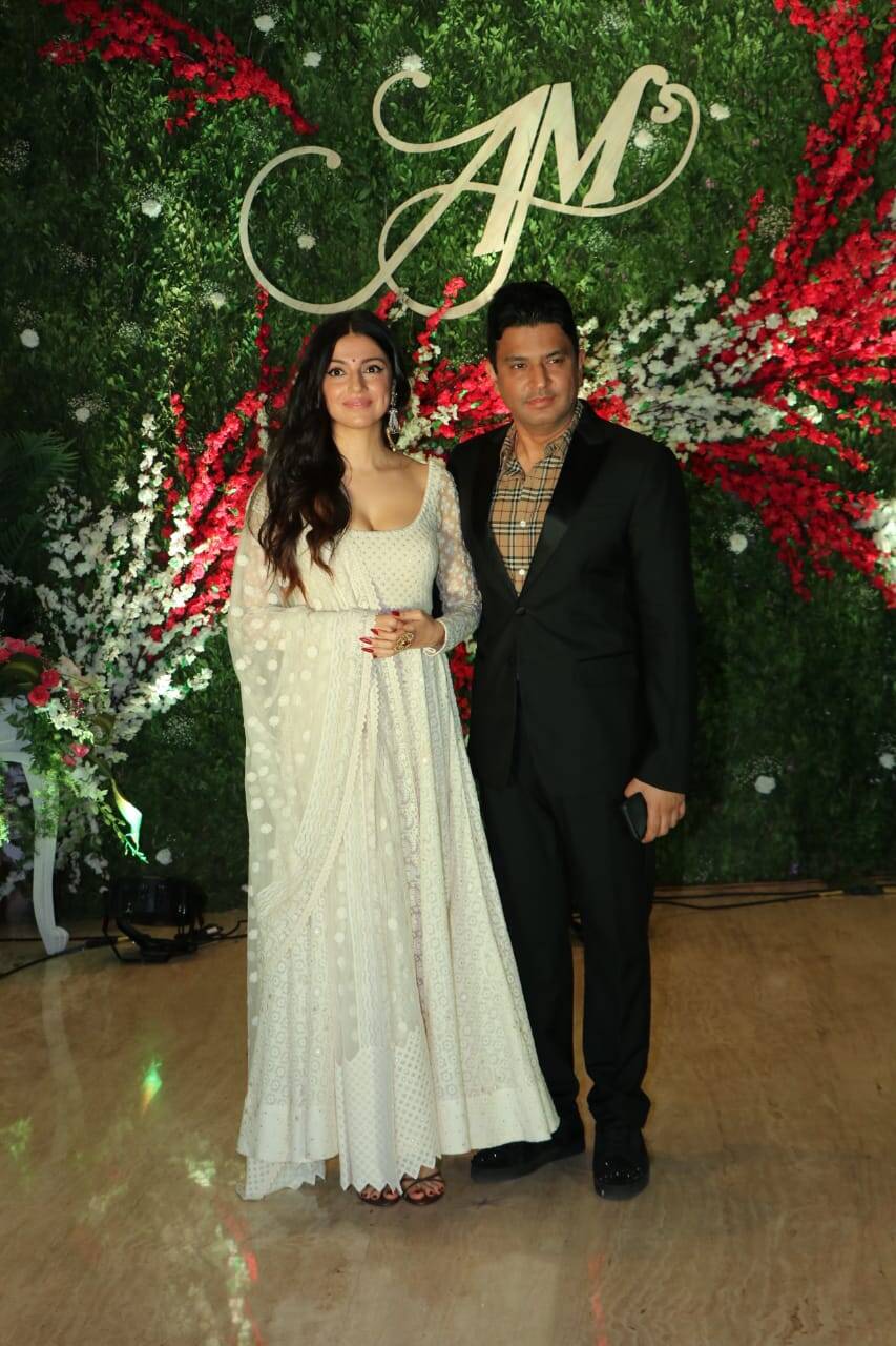 Photos Bhushan Kumar and Divya Khosla Kumar attend Akshay