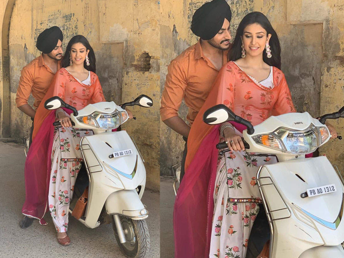 Rajvir Jawanda shares a romantic picture with Navneet Kaur Dhillon from the sets of ‘Yamla’