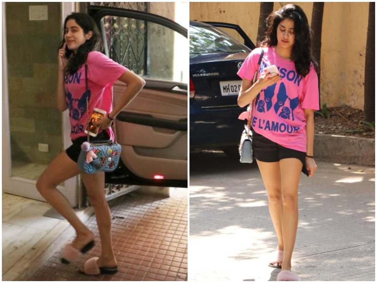 ​Photo: Janhvi Kapoor steps out in style in a pink t-shirt