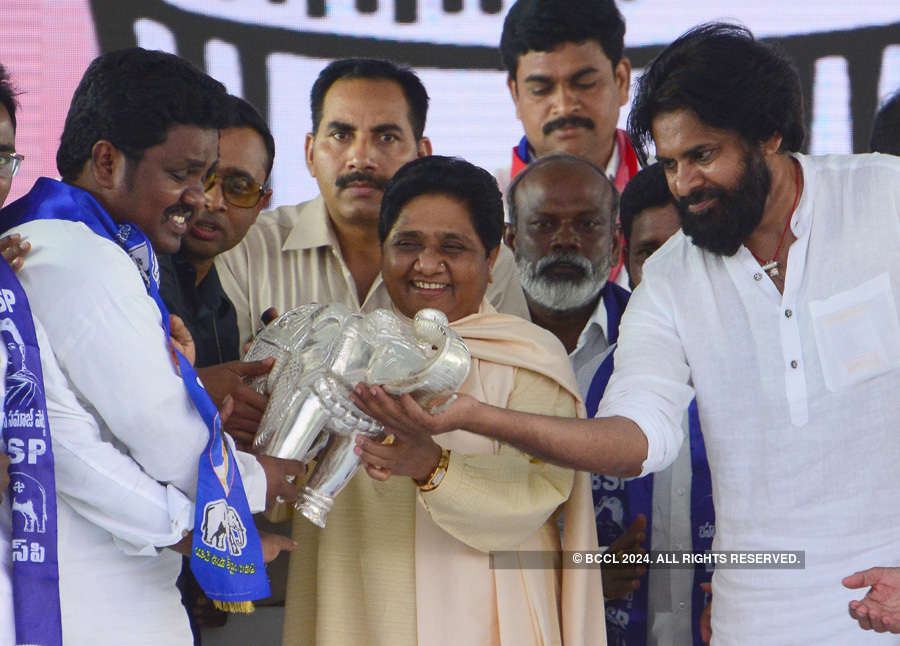 Mayawati and Pawan Kalyan hold joint rally in Vijayawada